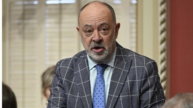 Dubé présente le projet de loi 106 pour changer le mode de rémunération des médecins