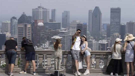 Des avis concernant la qualité de l'air et la chaleur restent en vigueur au pays